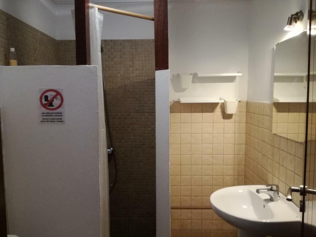 Surfhouse Hostel Famara Caleta De Famara Экстерьер фото